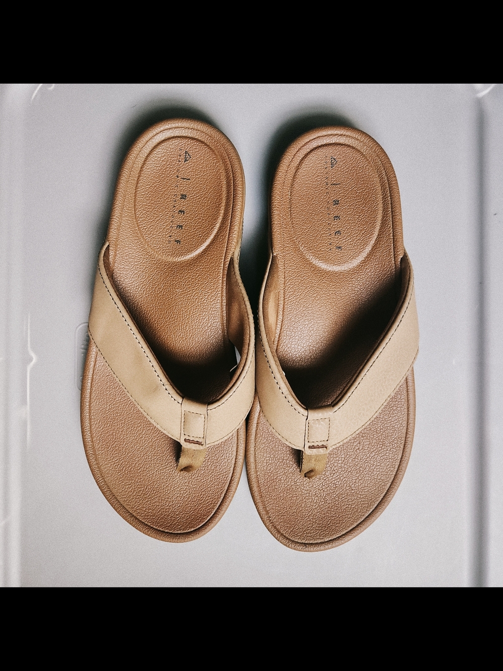 Reef Men's Phantom Bonzer Tan Flip-Flops - Picture 2 of 7